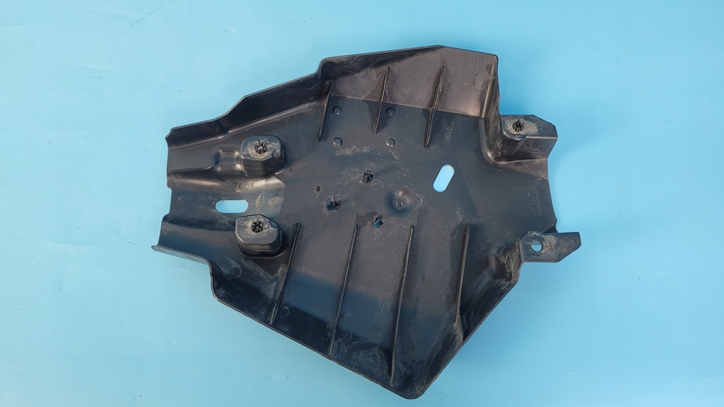 фото №7, Mercedes w206 c200 защита рычага sprężynowego правая a2063528201