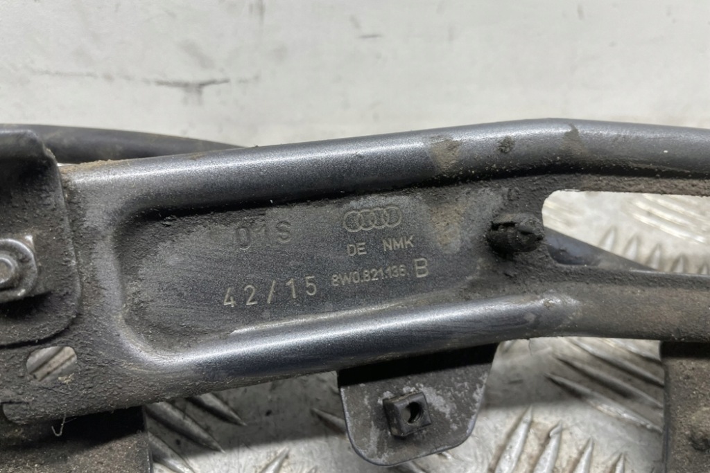 фото №7, Кронштейн передній правого крила audi a4 8w2, b9 8w0821136b 2.0l