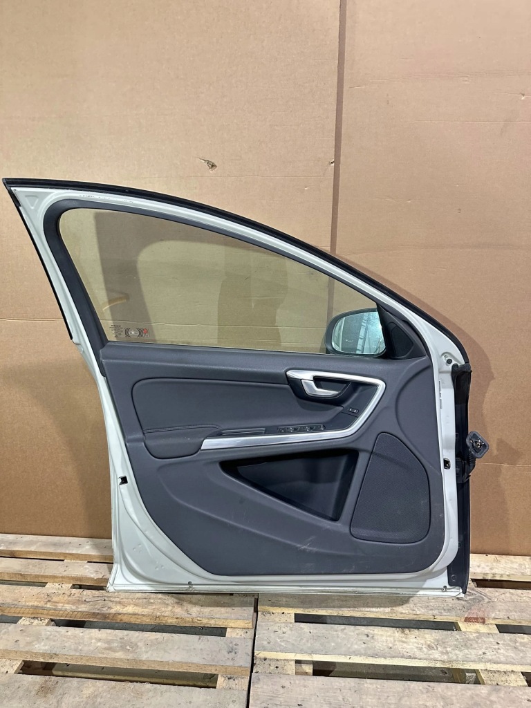 2012 volvo v60 дверь передние Киев