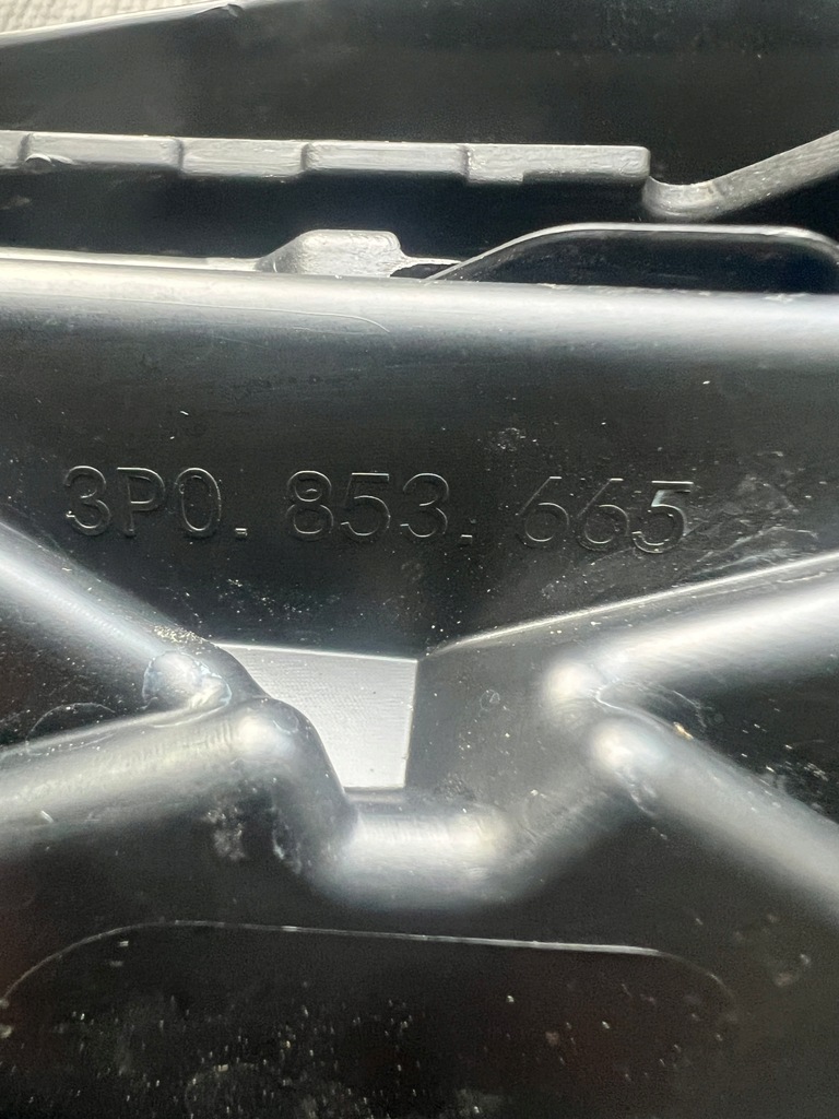 фото №8, Skoda superb решётка левая 3p0853665