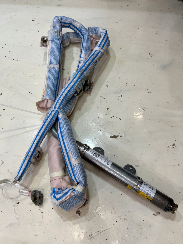 фото №1, Шторка безпеки ліва touareg 7p 7p6880741c оригінал !