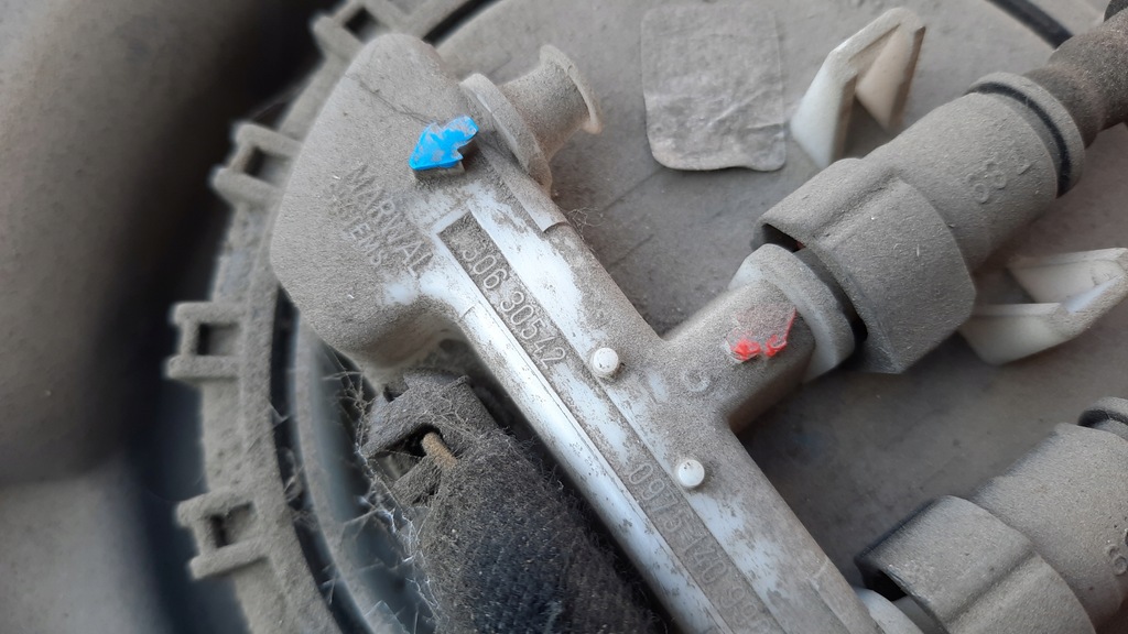 фото №6, Бак топлива насос volvo v40 s40 00-04r 1.9 dc