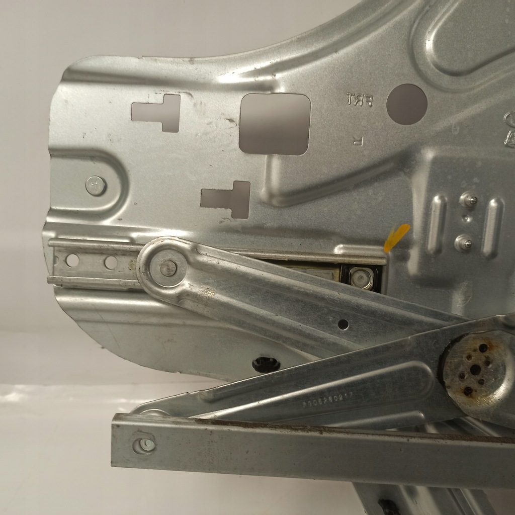 фото №12, Hyundai ix35 подъемник окон правый перед 4 pin eu 81320-2y000