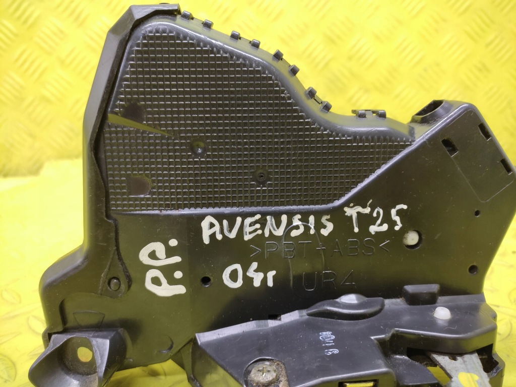 фото №8, Toyota avensis t25 kombi замок двері правий перед