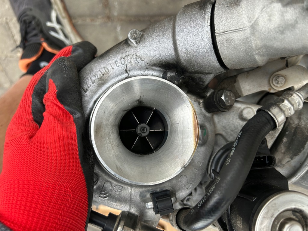 Турбонагнетатель 8591188 bmw x1 f48 f49 f40 f44 2.0 d biturbo Недорого
