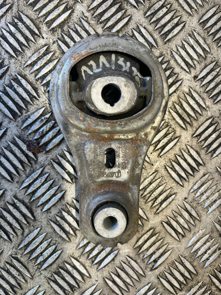 фото №1, Кронштейн подушка двигуна renault master iii 93860700