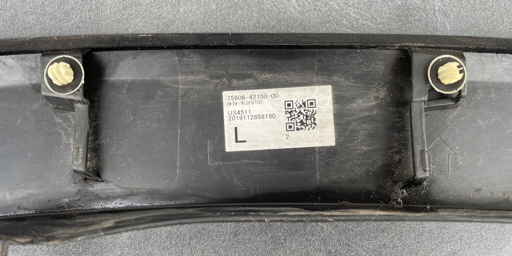 Молдинг крыла toyota rav4 левая задняя Оригинал