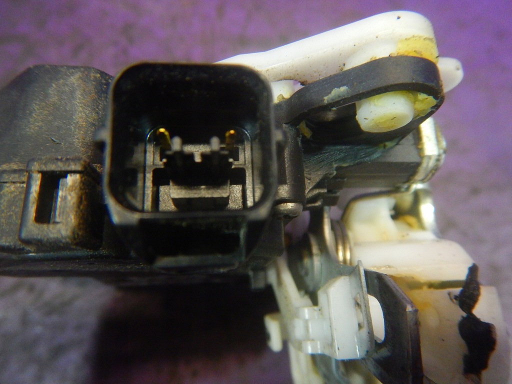 фото №4, Lancer viii 07- sedan замок задняя правый задний 2 pin