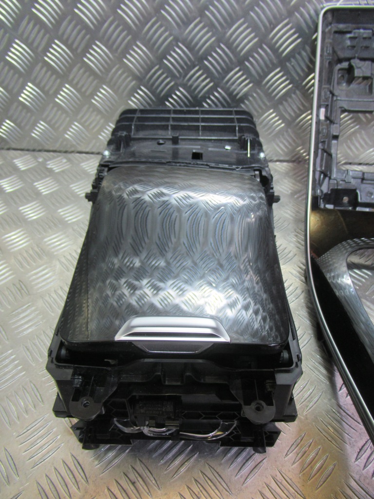 фото №6, Mercedes w206 накладки декоративні декори консолі двері тунель підсвічувані d298