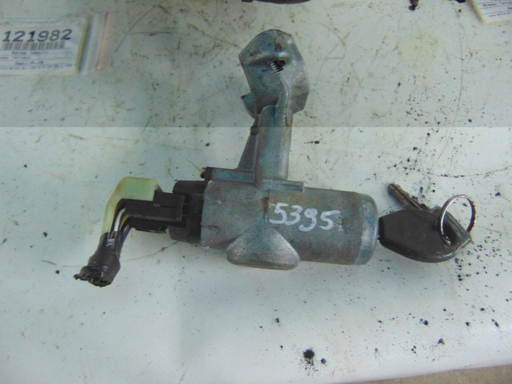 Купити Nissan terrano замок запалювання ---