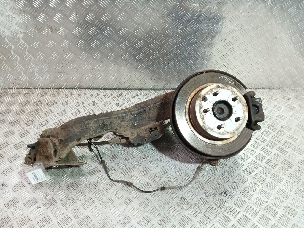 фото №1, Поворотный кулак рычаг правый задняя nissan qashqai+ 2 j10 lift 2009-2013