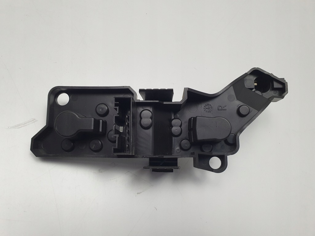 Вкладыш лампы mini r50 r53 рестайлинг  правый задний  7166008 кронштейн в Украине