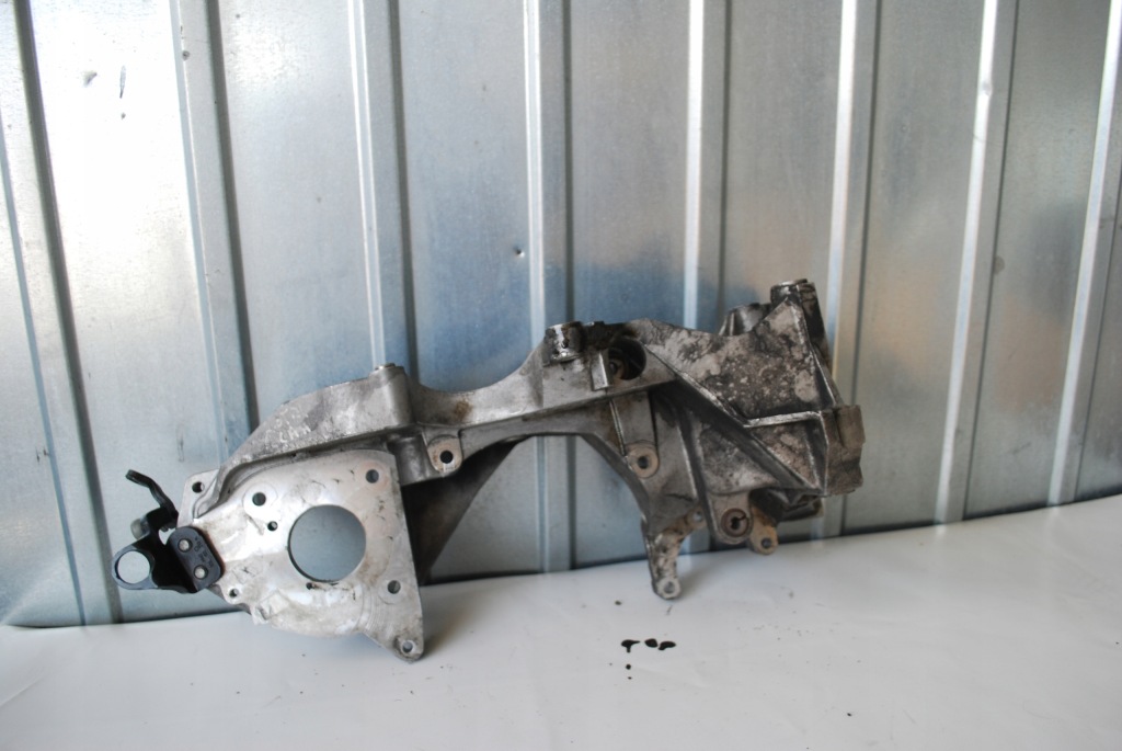 Кронштейн генератора audi a4 b8 2.0 tdi 03l903143h Зі Шроту
