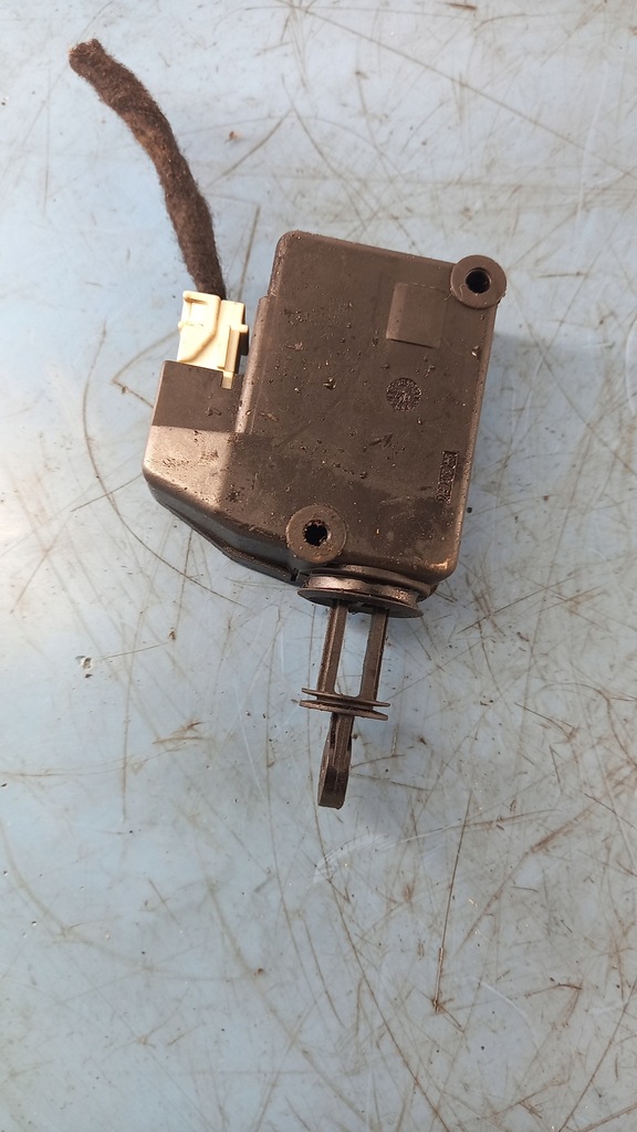 фото №1, Привод крышка заливной volvo v40 1.9dci