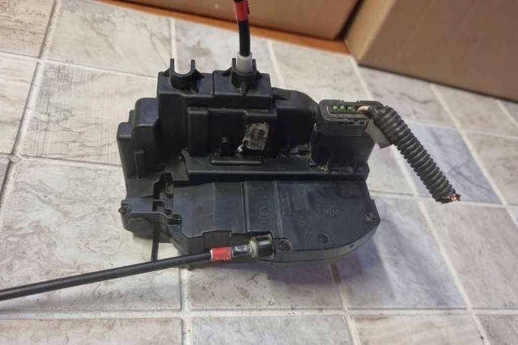 фото №8, Замок лівих передніх двері nissan note e11, ne11 3606c 1.6l бензиновий