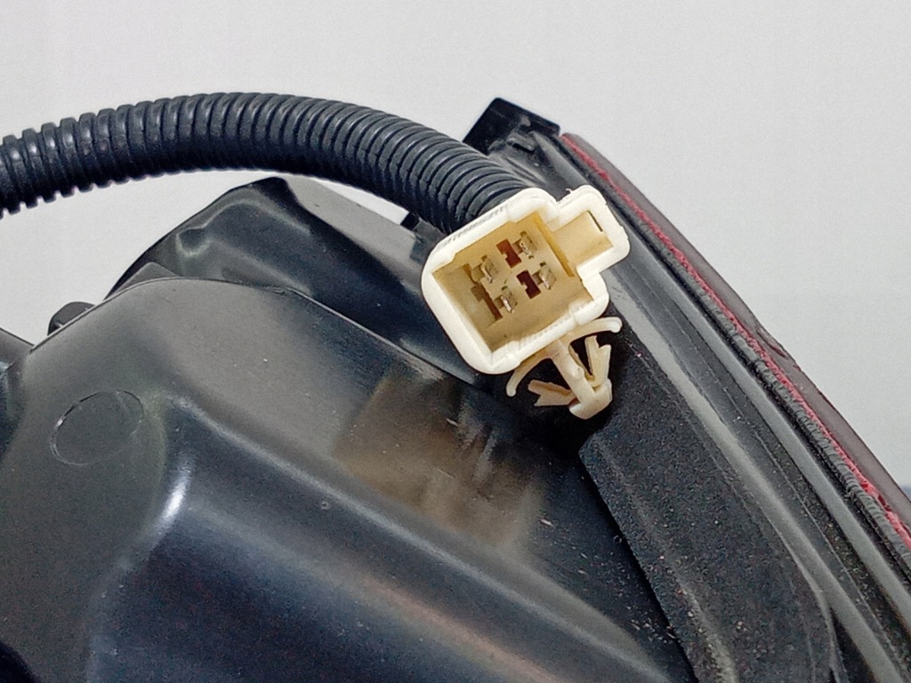 Lexus is 2 xe20 фара задній ліва внутрішня led Оригінал