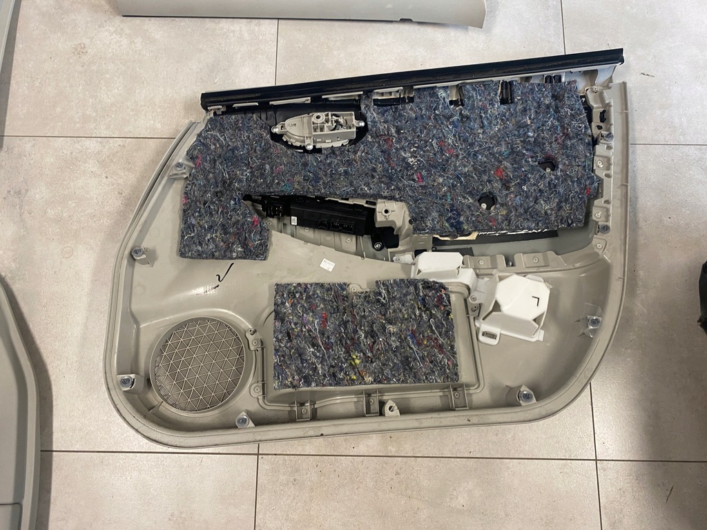 фото №4, Nissan leaf i обшивки обивка дверь комплект