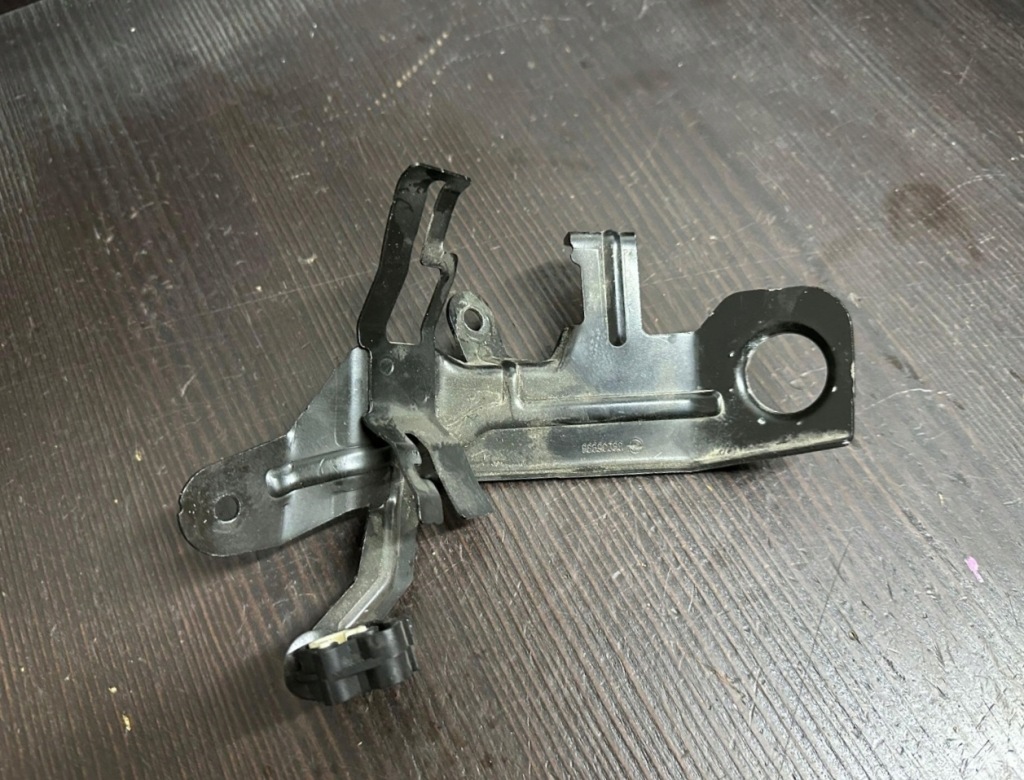 фото №1, Opel astra k lift кронштейн бака расширительный