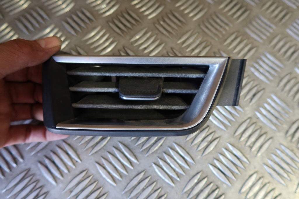 фото №1, Решітка обдув ліва clio v 687611283r