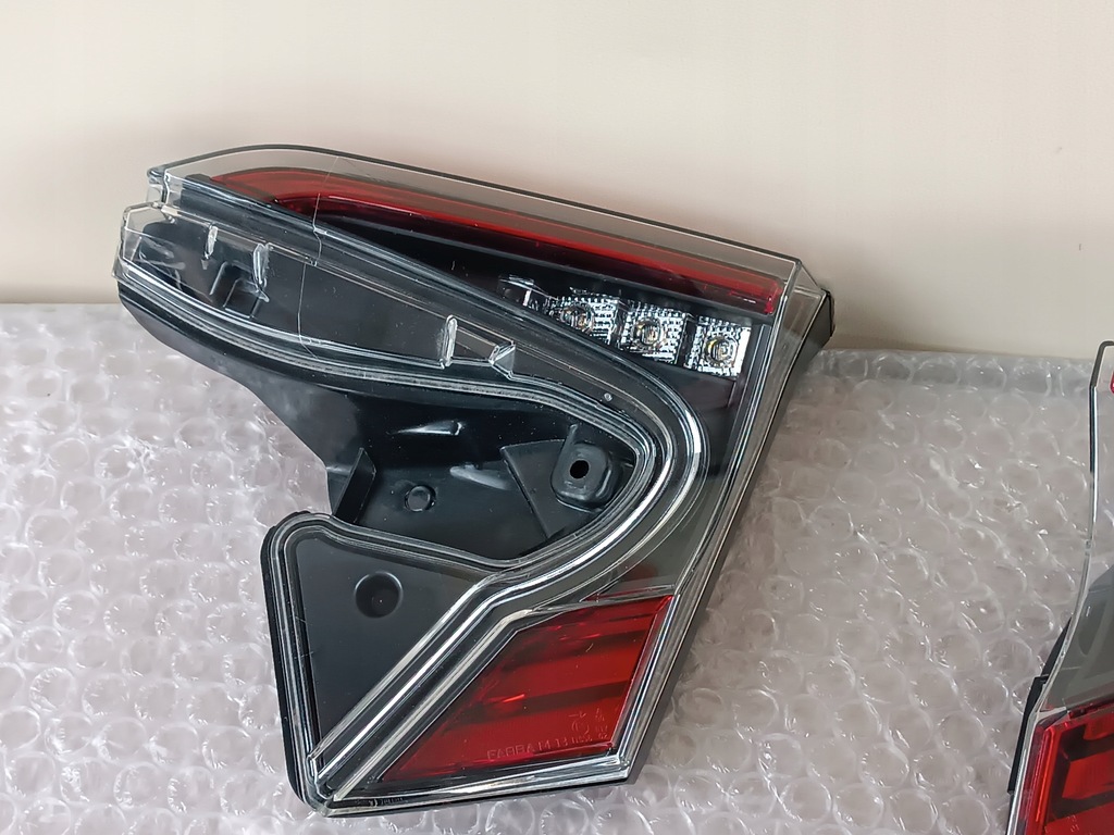 фото №6, Toyota chr ch-r lift лампа задня задня права комплект 2 szt. 81550-f4031-00