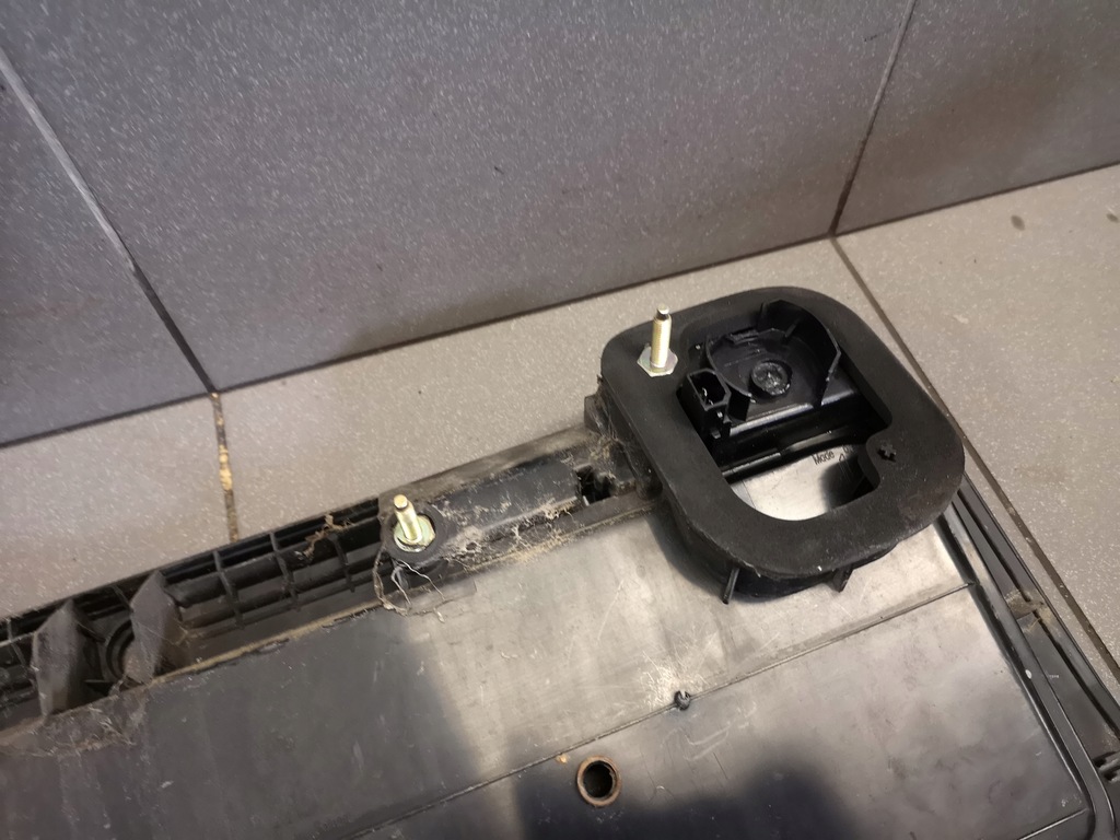 фото №13, Накладка подсветка номерного знака czarna uk audi a6 c5 allroad 4b9945695n