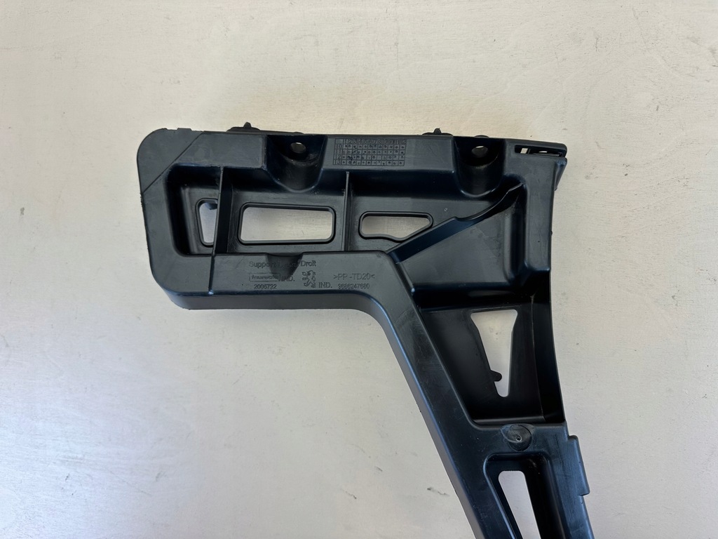 фото №7, Peugeot 5008 i 1 направляющая кронштейн бампера правый задняя правое задние 9686247680