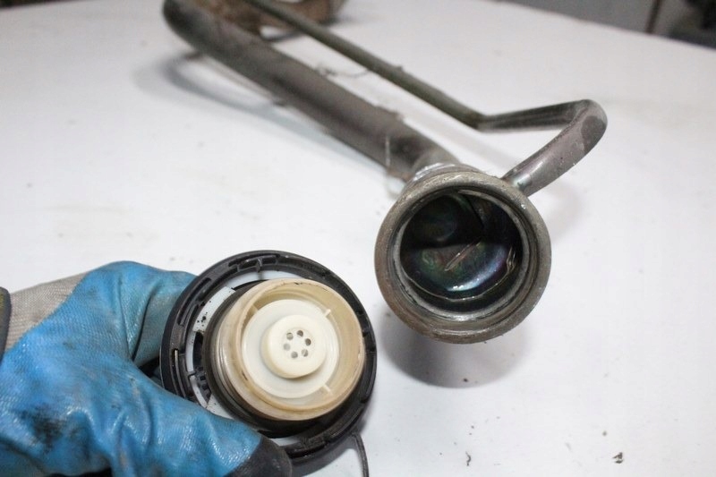 фото №2, Honda cr-v ii 02-06 2.0 труба заливная горловина топлива