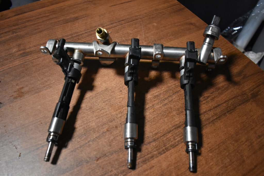 фото №1, Молдинг впрыскная правая форсунки kpl. porsche panamera 971 csz cszb csza 1