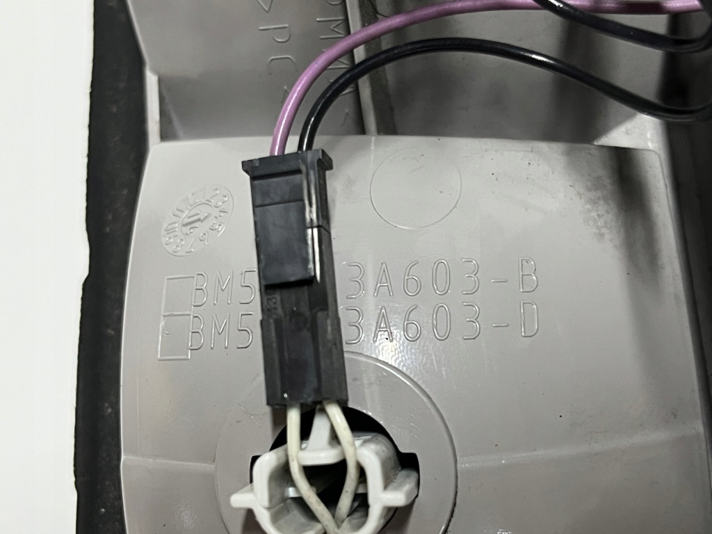 Купити Ford focus mk3 11-14 фара ліва задній led w кришці  універсал