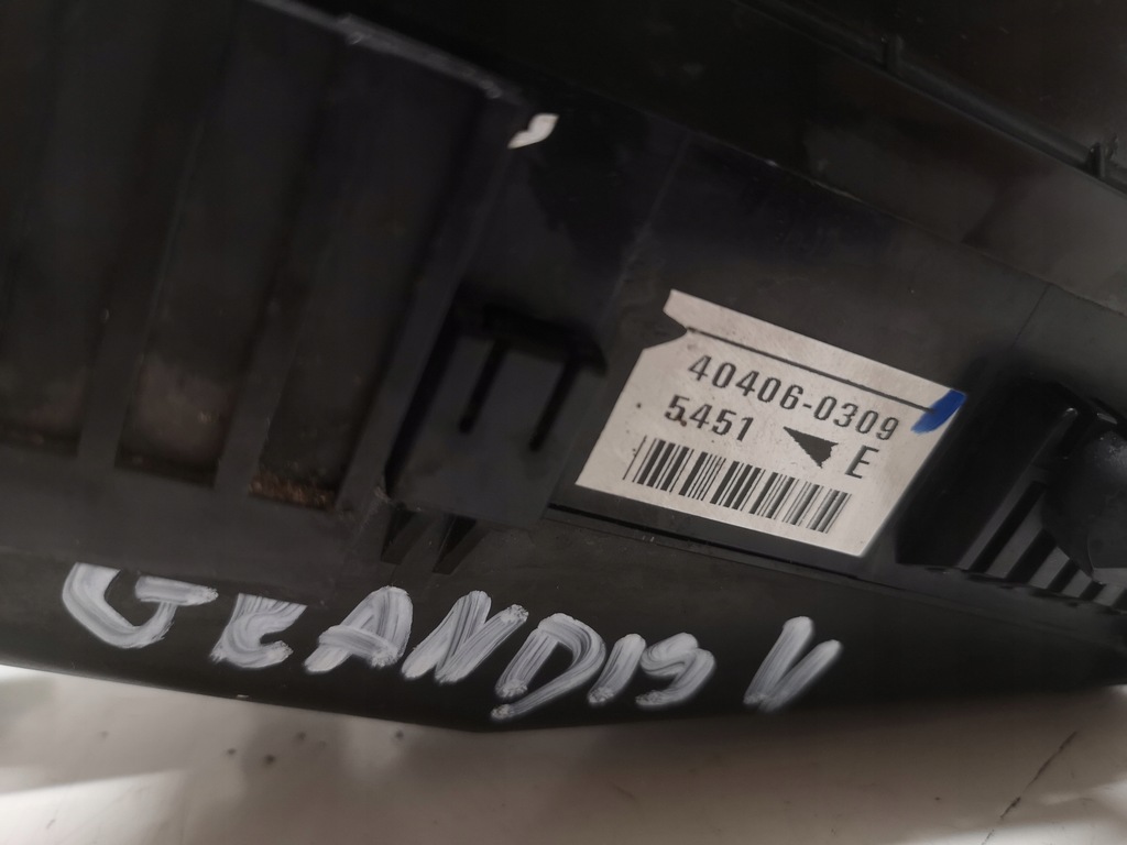 фото №10, Mitsubishi grandis 2.4 03- коробка предохранителей