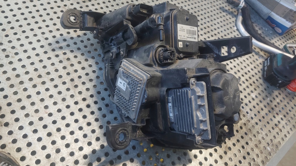 Grand cherokee wk2 14-20r фонари перед ксенон led anglia комплект Цена