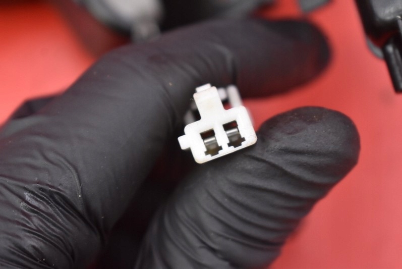 фото №7, Замок крышки задняя багажника mazda 3 1 i bk sedan 03-06