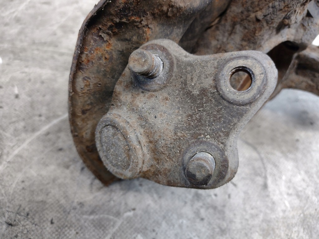 фото №8, Поворотный кулак левый перед toyota celica vii 1,8vvti