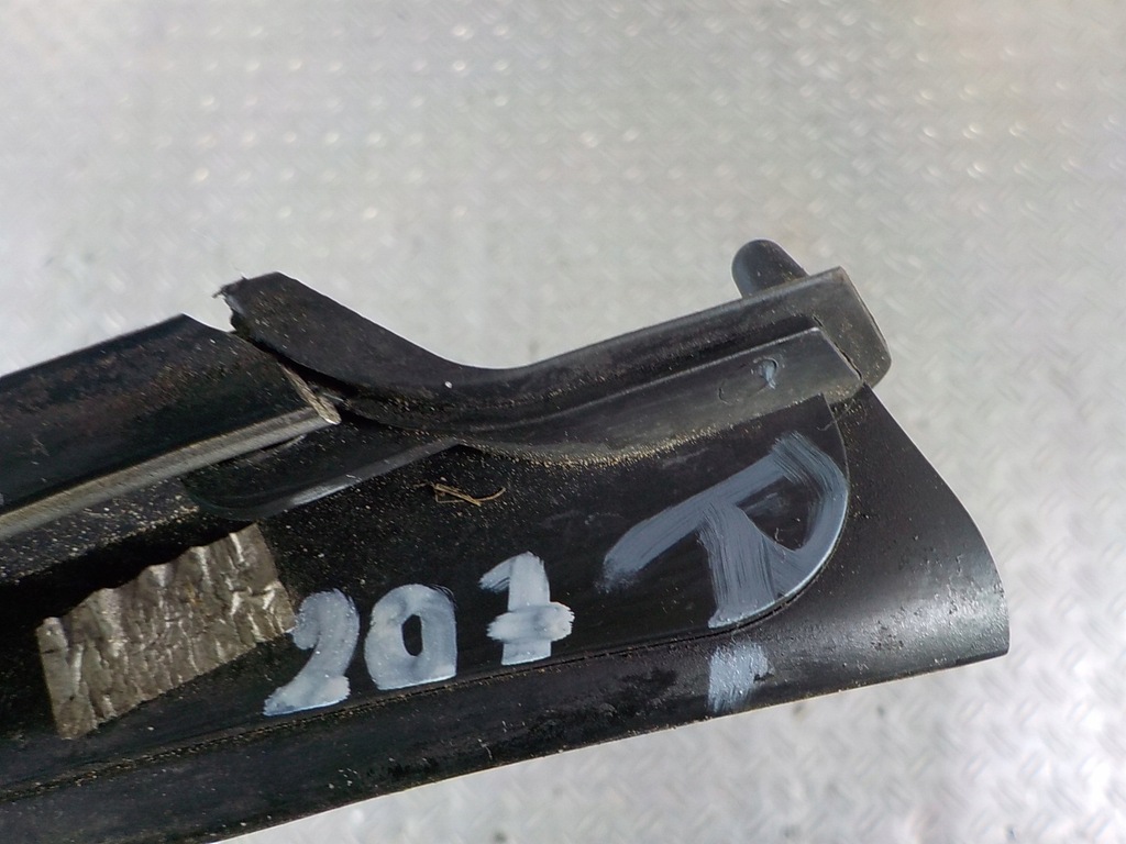 фото №6, Mercedes w207 coupe 09- молдинг стекло лобовое правая