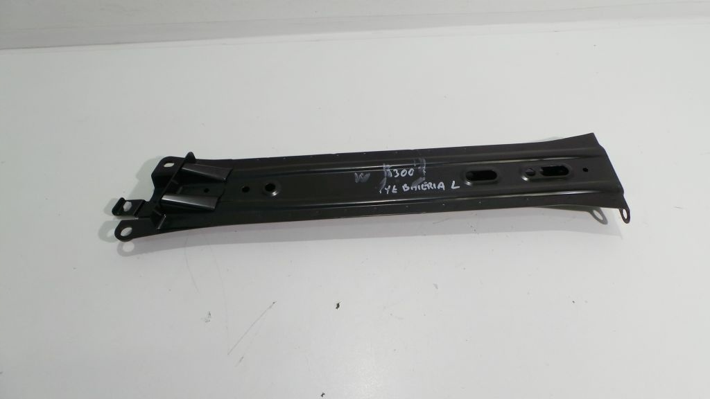 фото №1, Lexus is 300h 200t 2016r балка кронштейн аккумулятора