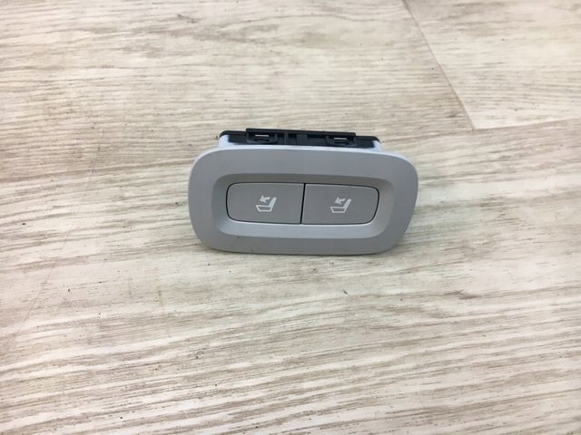 фото №1, Volvo s90 кнопка відкривання спинка сидіння 31433994