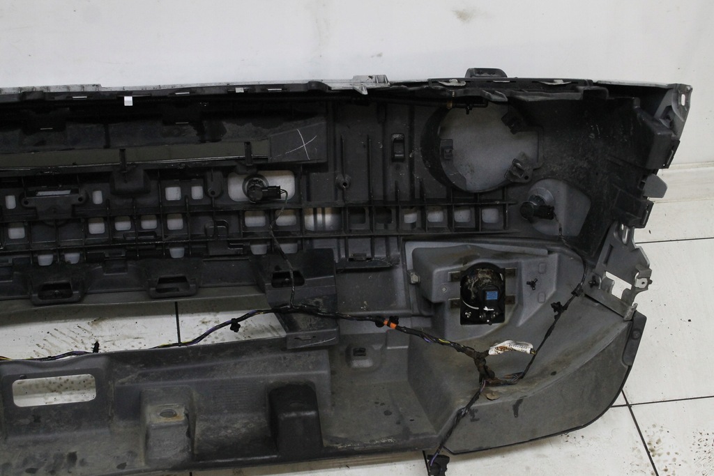 фото №10, Land rover discovery iii 04r- бампер перед передний pdc ксенон 798 - лак