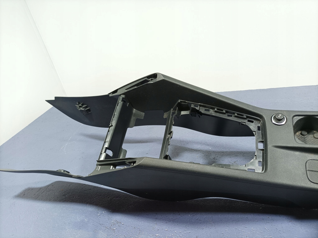 фото №8, Skoda octavia iii lift подлокотник туннель средний кожа eu