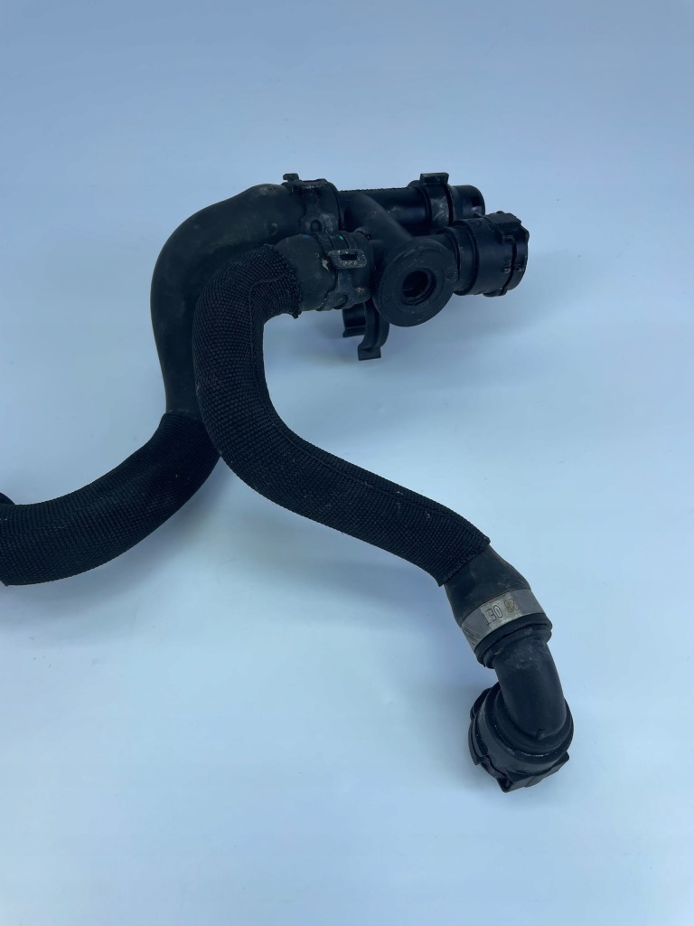 Шланг пабтрубок  труба трубка воды bmw g01 g02 b46b20 9894753 8680442 Оригинал