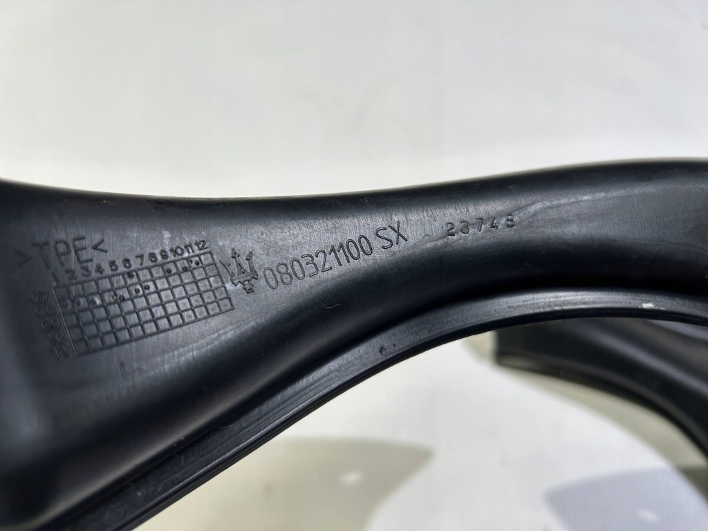 Лоток odporwadzenie воды жабо багажника maserati granturismo 2008- Доставка