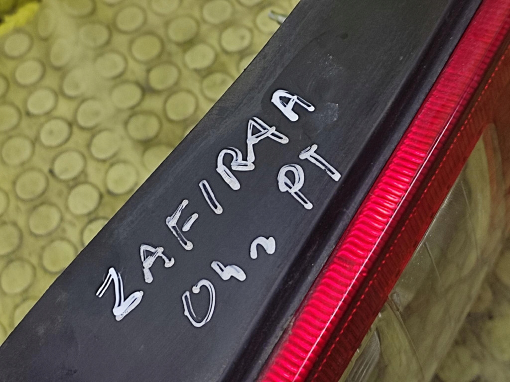 Opel zafira a фара правый  задний в Украине