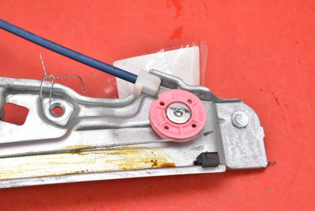 фото №10, Подъемник стекло левый задняя 9673153980 peugeot 208 1 i 5d hb lift 15-19