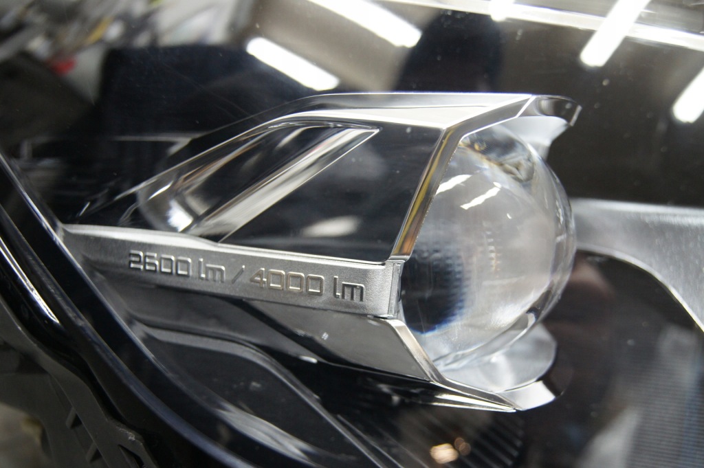 Лампа правая led 3008 ii в Украине