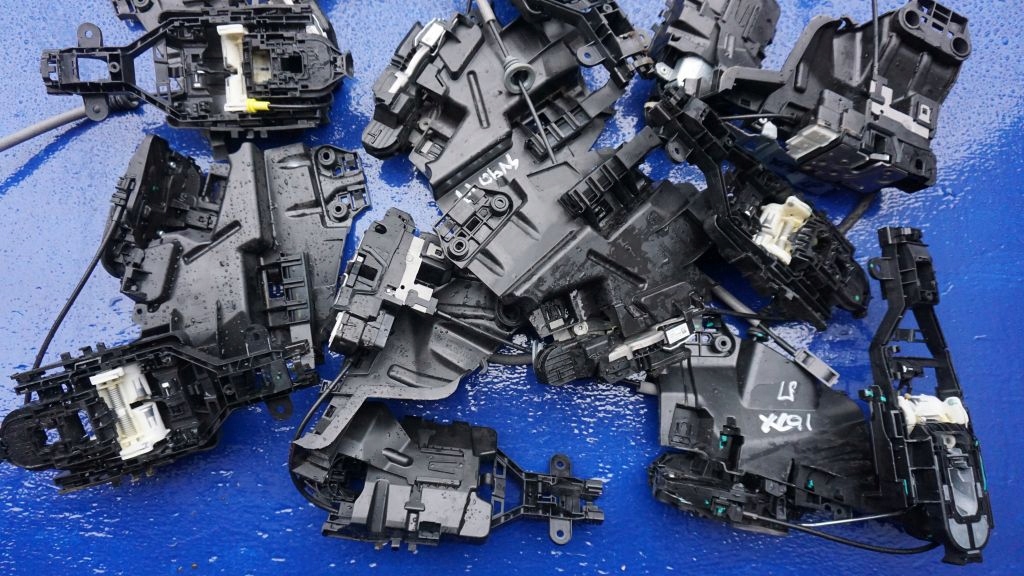 фото №1, Volvo s90 v90 xc90 - замок дверь, левый правый перед