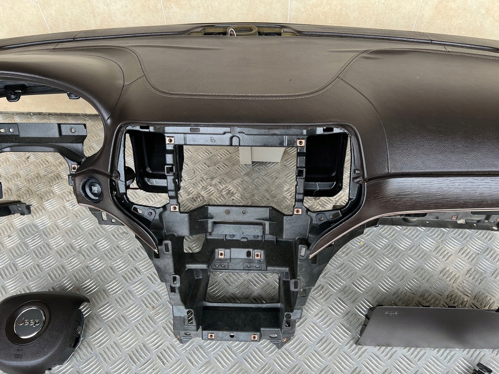 фото №6, Приборная панель консоль приборная панель grand cherokee wk2 lift