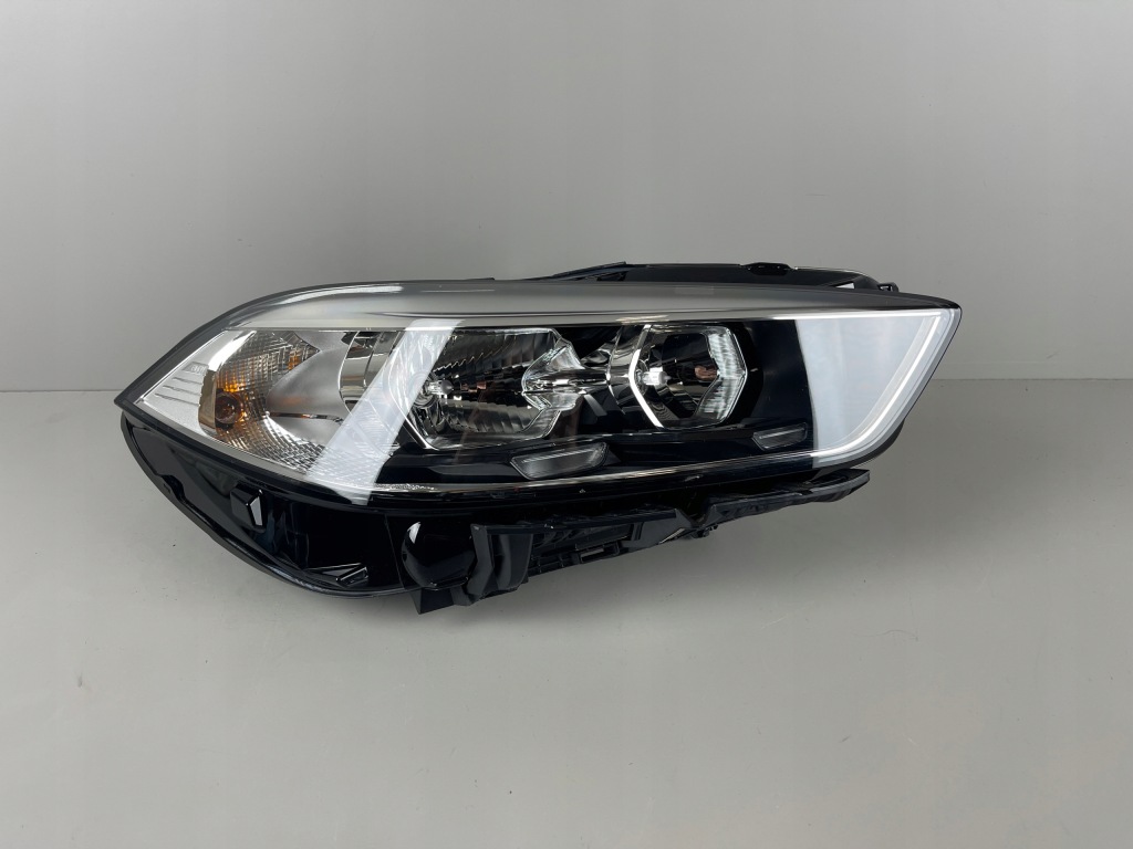 фото №1, Bmw 1 f40 фара лампа правая перед h7+led europa 7214914