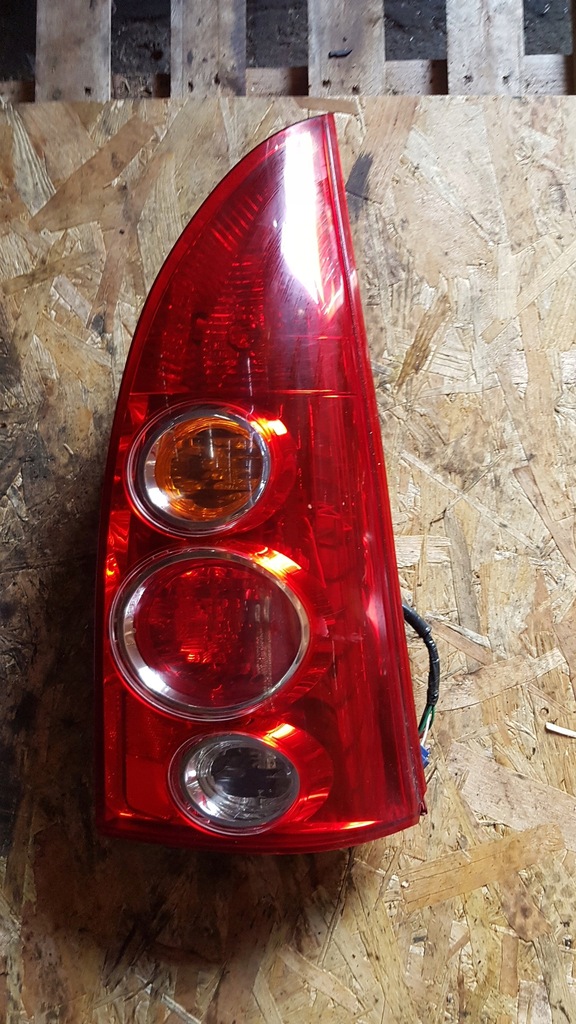 фото №1, Лампа правая задняя mazda premacy lift