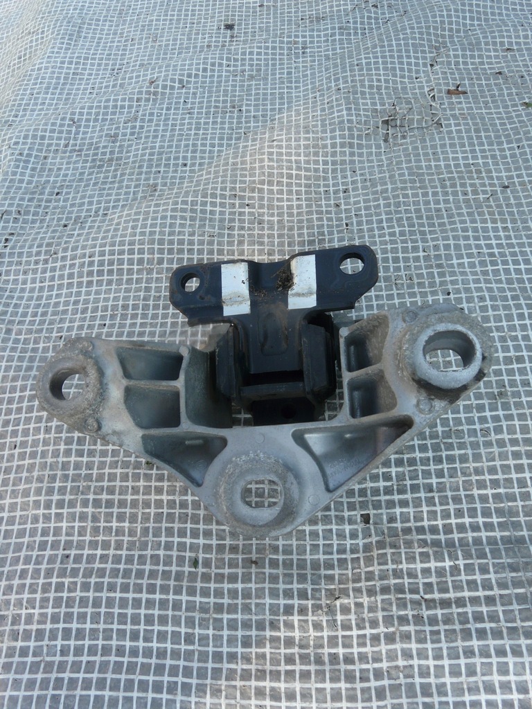 фото №5, Кронштейн подушка коробки передач mazda cx3 1.5 d