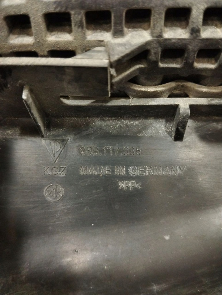 Радиатор porsche macan 2015 95b145803a Киев