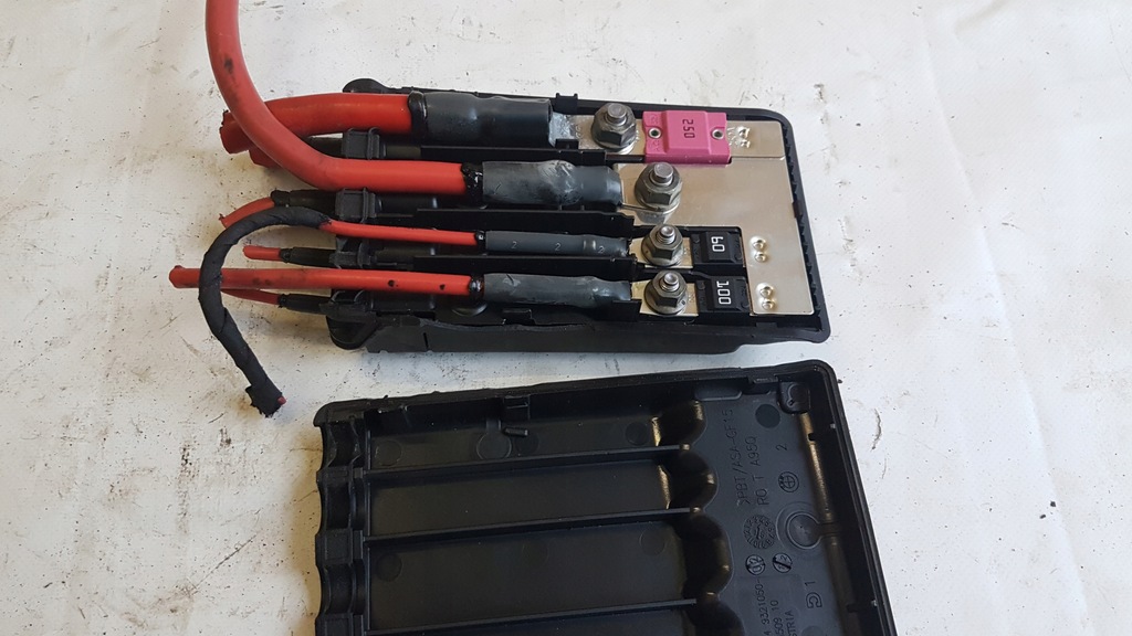 фото №1, Bmw 2 f45 f46 коробка предохранителей